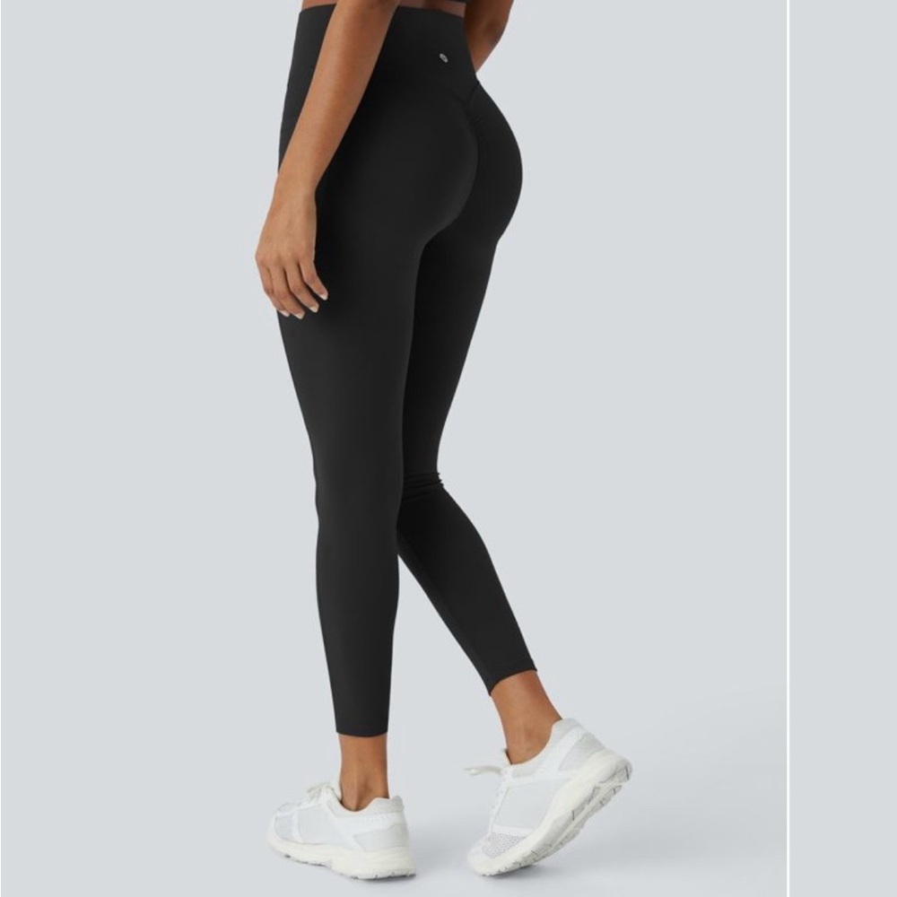 HALARA Seamless Sculpting High-Waist Leggings in Black